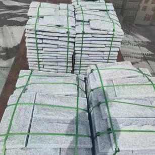 鹰潭 芝麻白蘑菇石装车出货