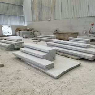 鹰潭 整石台阶（大面火烧+侧面自然面），出货前厂内拼装