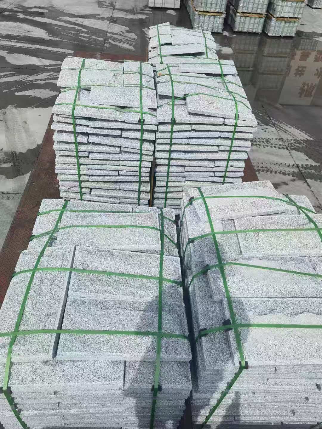 鹰潭 芝麻白蘑菇石装车出货