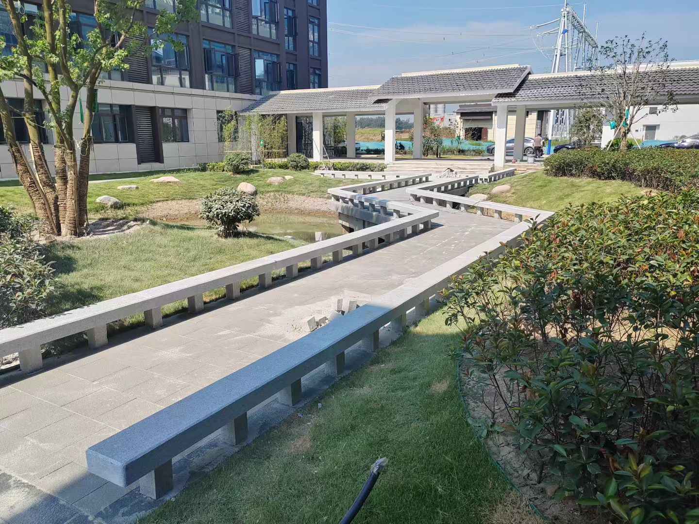 鹰潭 芝麻灰小区坐凳&栏杆安装效果