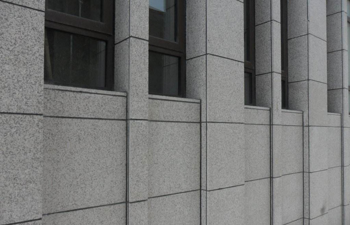 鹰潭芝麻灰外墙干挂石材及施工注意事项