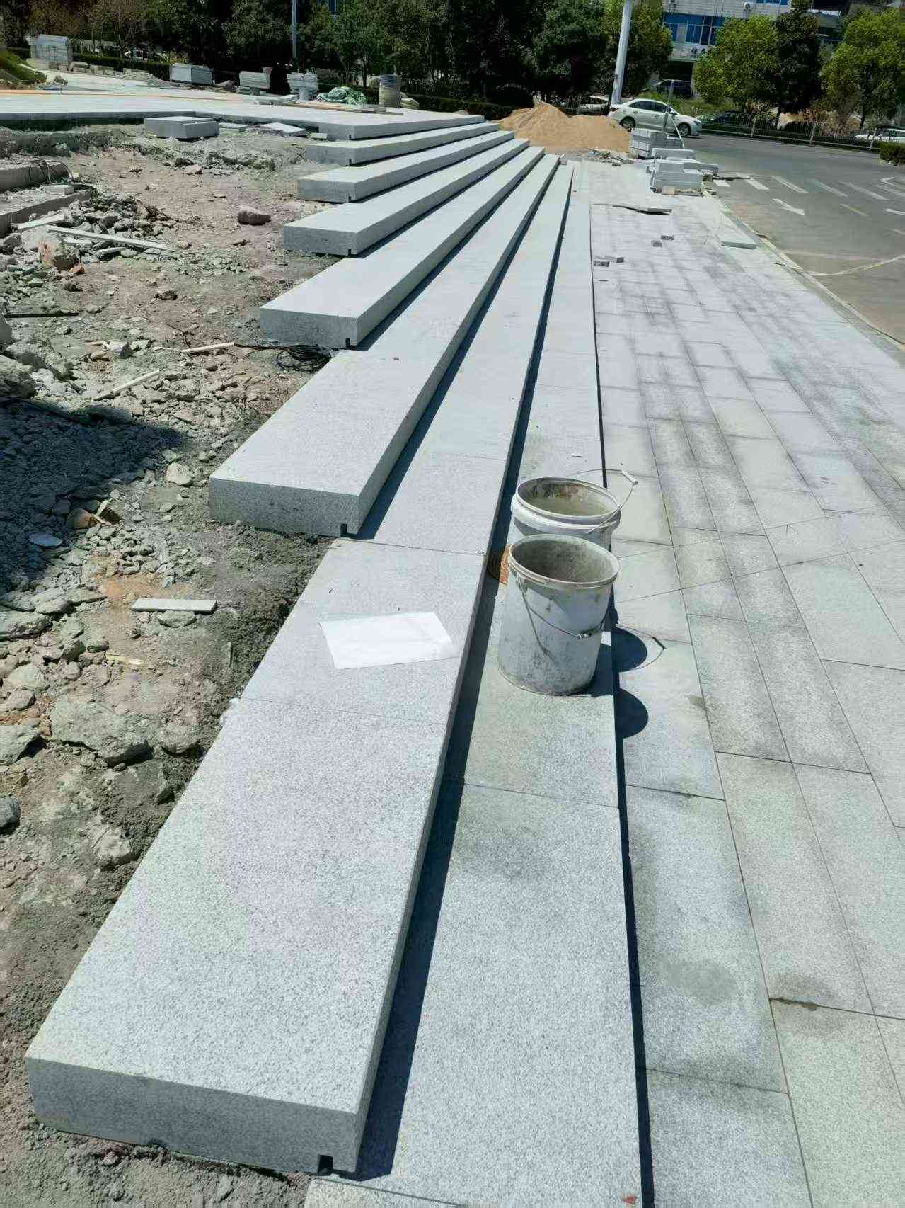 鹰潭 芝麻白整石台阶，施工现场