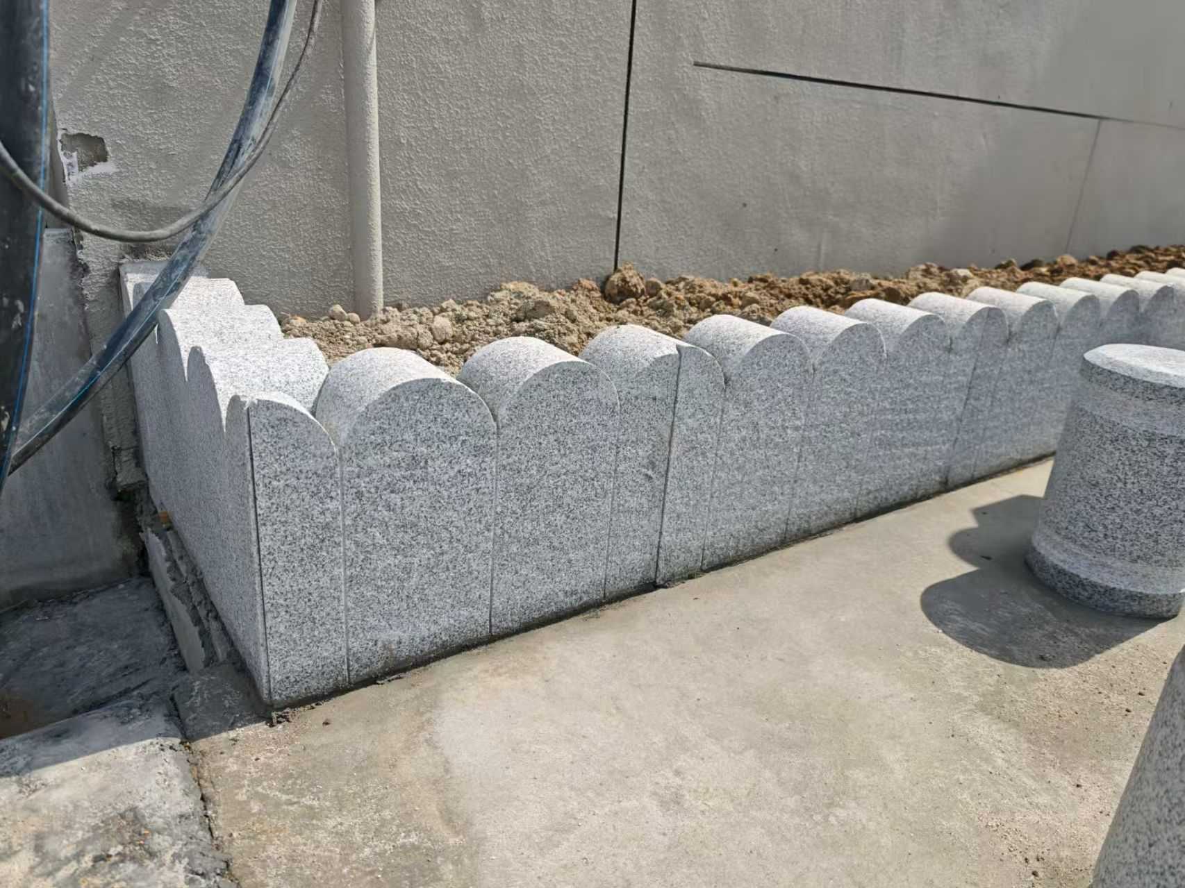 鹰潭 芝麻白花岗岩花边石铺装效果图