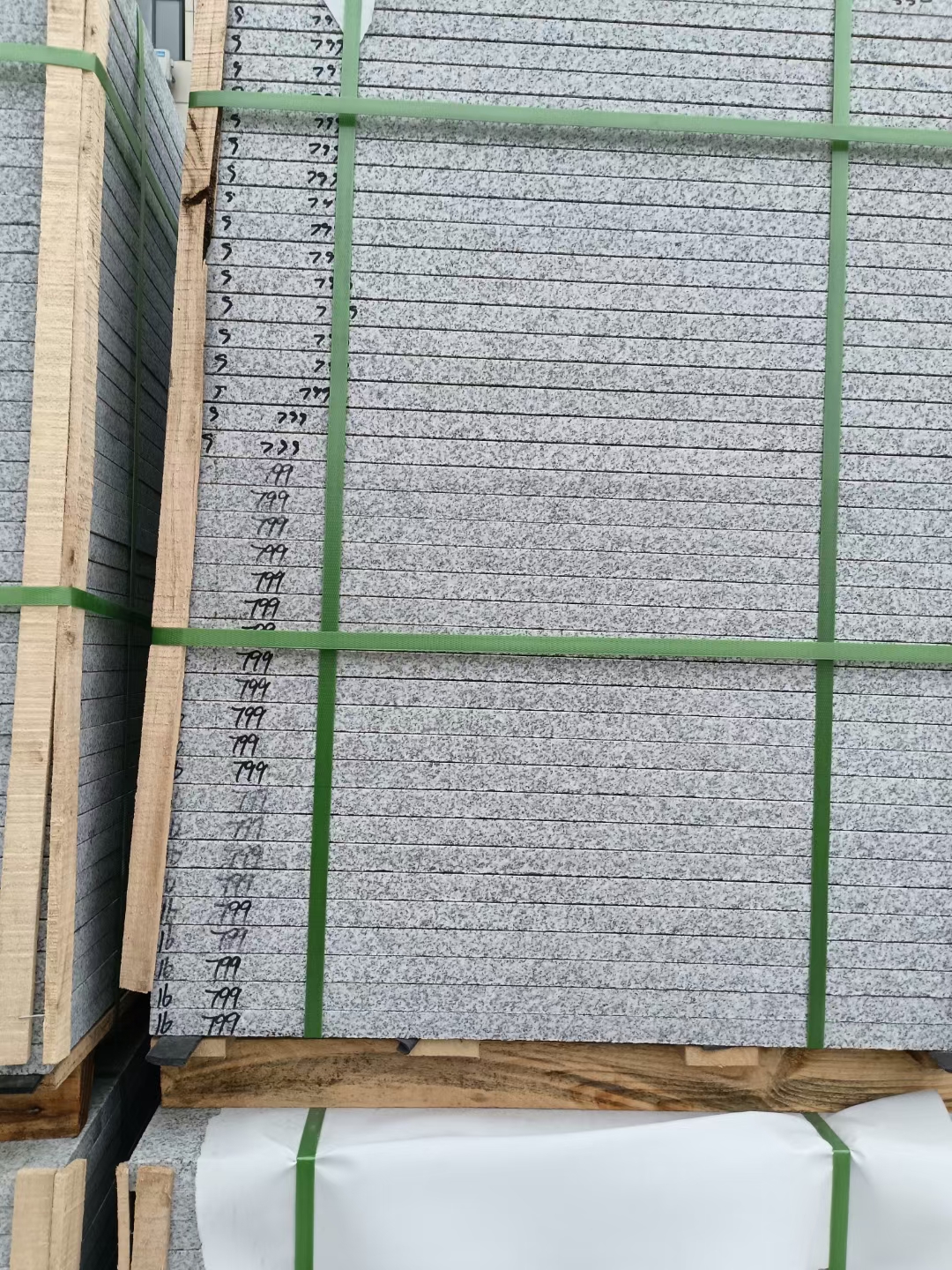 鹰潭 芝麻白石材地铺做法